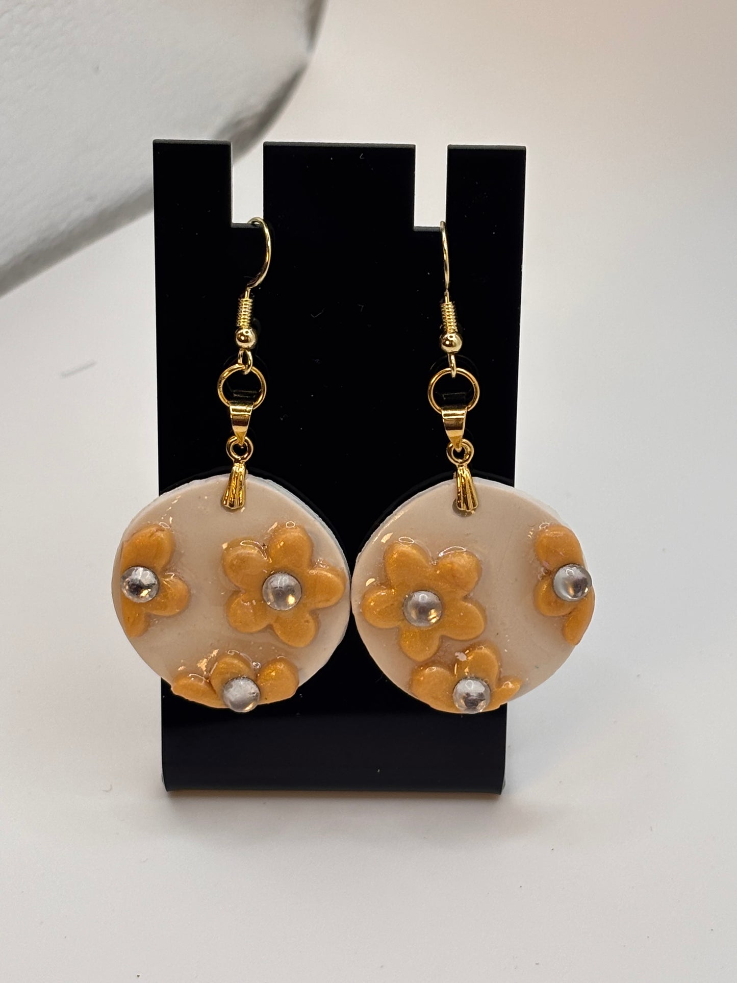 Sunflower Glow Dangle Earrings – Cream & Gold Handmade Jewelry