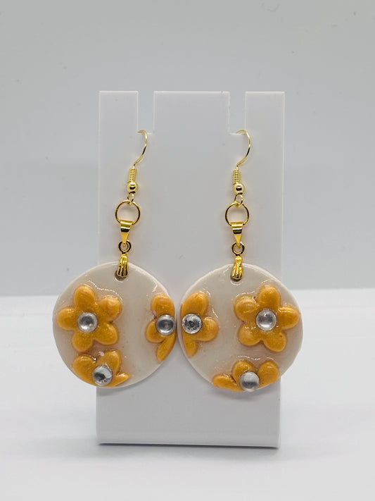 Sunflower Glow Dangle Earrings – Cream & Gold Handmade Jewelry