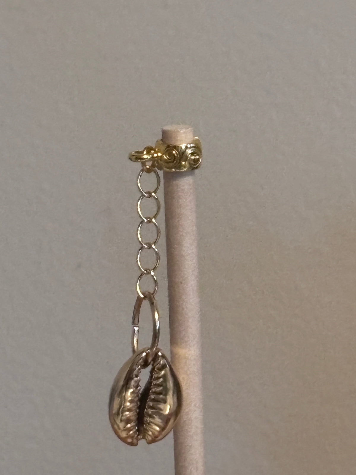 Sister Loc Dangling Cowrie Shells
